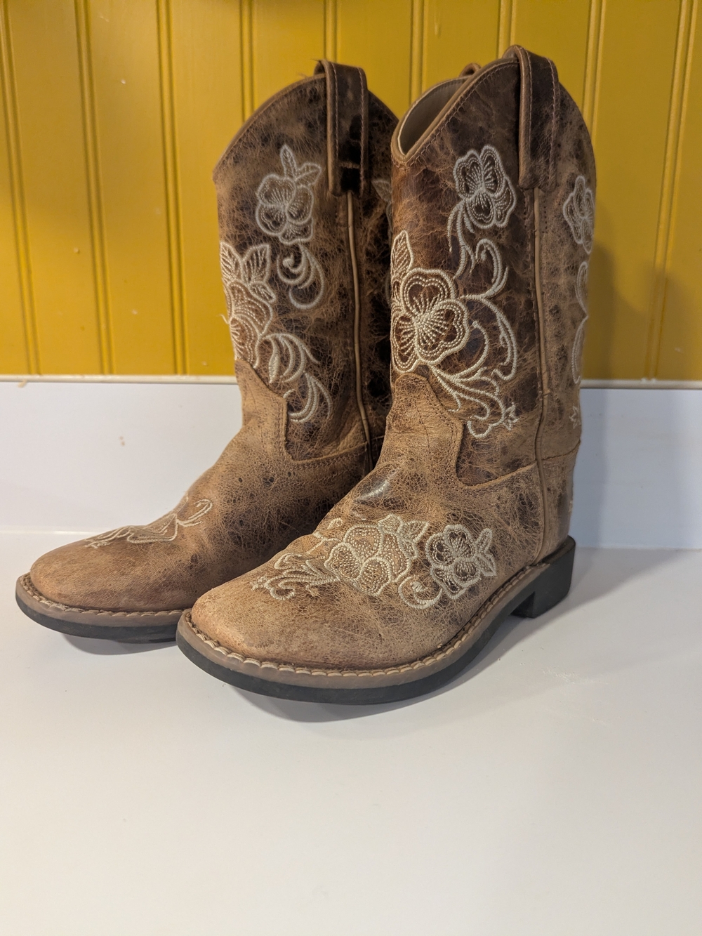 Girls' Little Lasy Floral Embroidered Western Boots Broad Square Toe By Shyanne - Picture 2 of 4